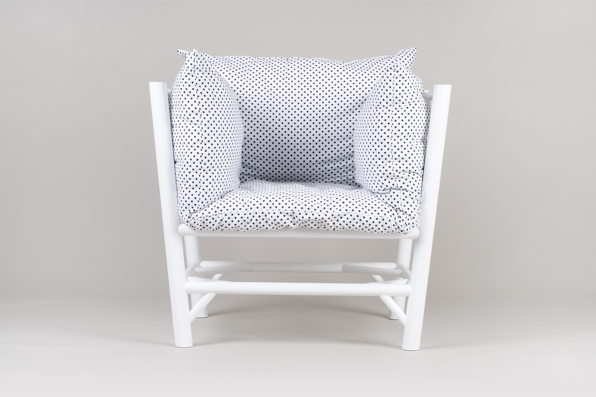 armchair, armchair design, traditional design, slovak design, culture, object design, kreslo, dizajn kresla, sedenie, dots design, bodky, culture, veronika paluchova, product designer, produkt, dizajner, 